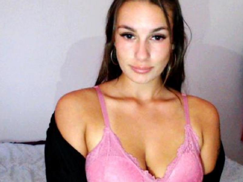 De heetste meiden online achter de webcam roxannep?